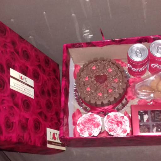 Festa na caixa  por Love Amor a cada Mordida