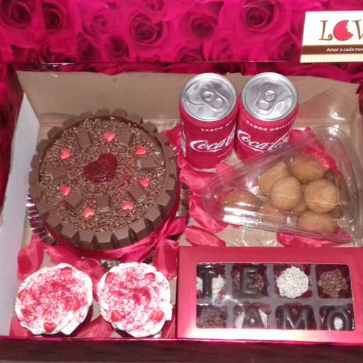 Festa na caixa  por Love Amor a cada Mordida