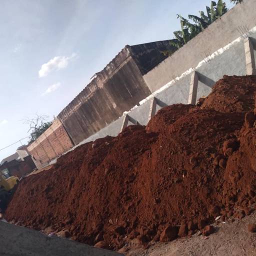 Aterro  por Farias Terraplanagem