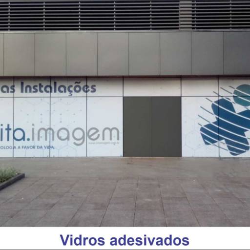 Vidros adesivados  por Allsigns Sinalização e Comunicação Visual