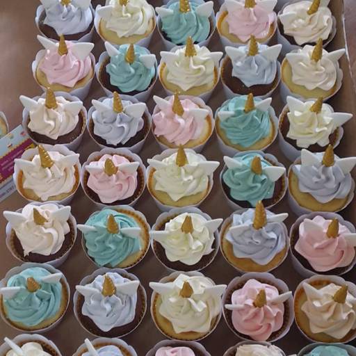Cupcakes unicórnio. por Delícias Demarchi