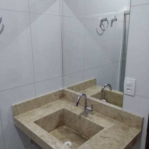 Box de canto e espelho por Top Vidros