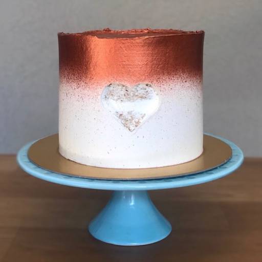 Comprar o produto de Bolo de Coração Vazado  em Bolos e Doces pela empresa Bruna Naomi Bolos e Doces em Bauru, SP por Solutudo