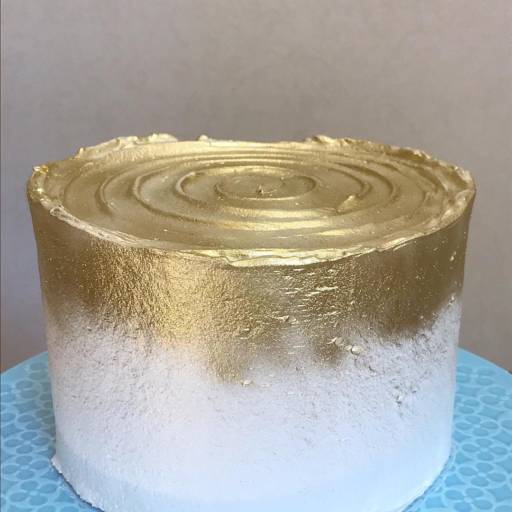 Bolo Massa Branca por Bruna Naomi Bolos e Doces