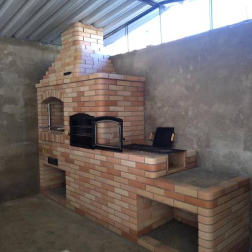 Churrasqueira 3 em 1 em Atibaia, SP por Estoril Casa & Construção - Churrasqueiras