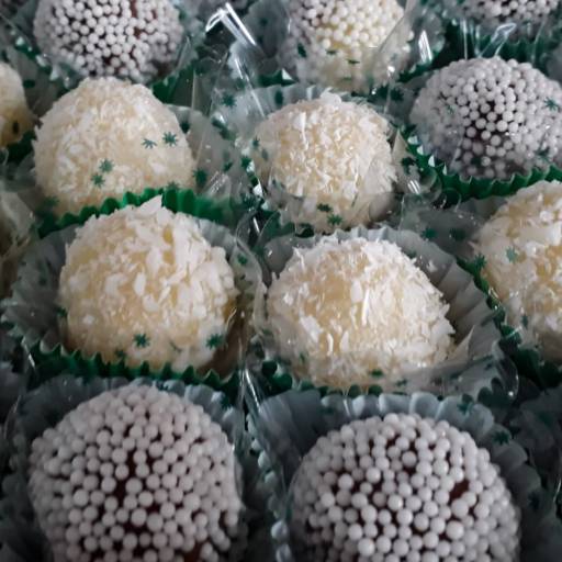 Cento de Doces Tradicionais - Sortidos em Foz do Iguaçu, PR por Dona Jujuba Doces e Salgados