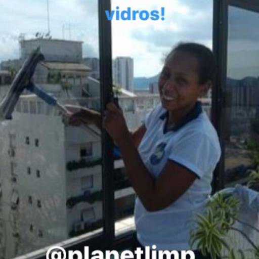 Comprar o produto de Limpeza Profissional de Vidros  em Limpeza pela empresa Planet Limp Serviços de Limpeza  em Marília, SP por Solutudo