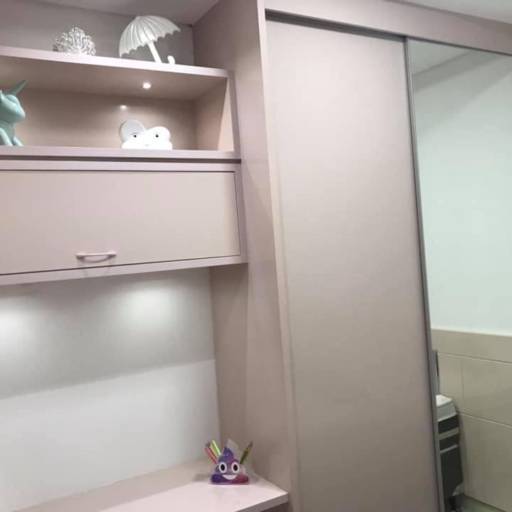 Quarto sofisticado por Perfecta Ambientes Planejados