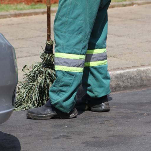 Varrição mecanizada para áreas públicas e privadas por Cuesta Ambiental