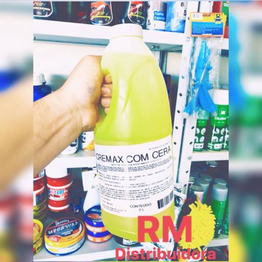 Shampoo com cera de 5L e de 2L por Distribuidora RM Produtos Automotivos