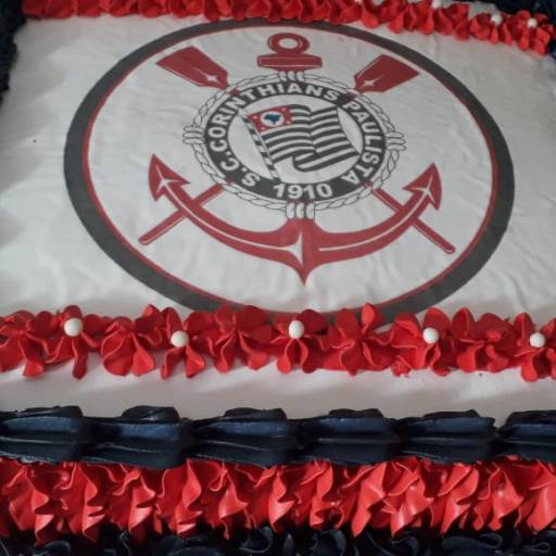 Bolo com Papel de Arroz  em Foz do Iguaçu, PR por Dona Jujuba Doces e Salgados