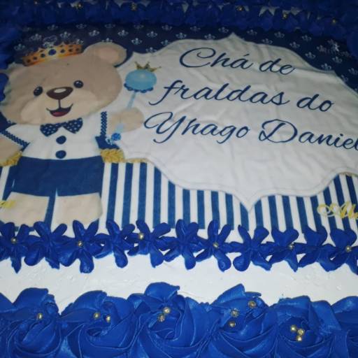 Bolo com Papel de Arroz  em Foz do Iguaçu, PR por Dona Jujuba Doces e Salgados