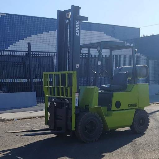 Empilhadeira por Volant Engenharia e Locação de Máquinas