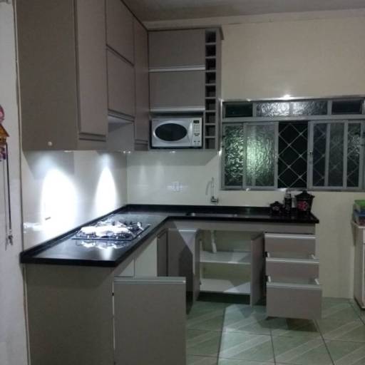 Cozinha planejada tamponada  por Marcenaria Ebenezer