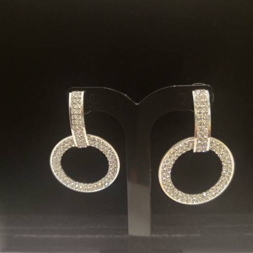 Brinco de strass por Isa Araújo - Galeria Ponto Chic