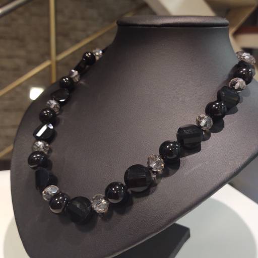 Colar de Pedras por Isa Araújo - Galeria Ponto Chic