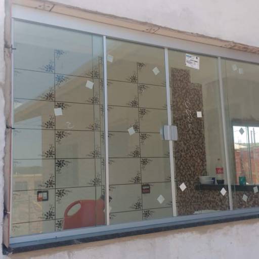 Comprar o produto de Janelas em Vidraçaria pela empresa Top Vidros Vidraçaria em Botucatu, SP por Solutudo