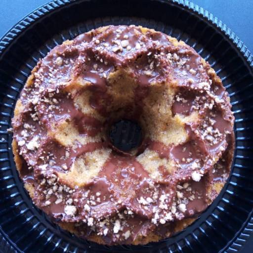 Bolo funcional de paçoca com cobertura de cacau por Sweet Fit Jundiaí