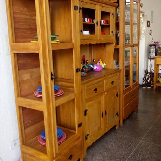 Cristaleiras e Armários por Peroba A Beleza do Rústico