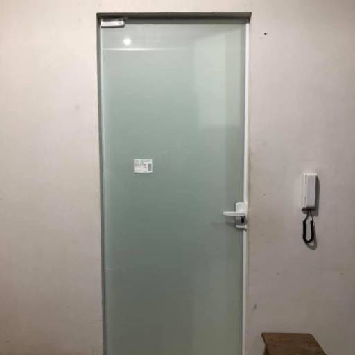 Comprar o produto de Porta com Película Branca em Casa, Móveis e Decoração pela empresa ACM Vidros em Bauru, SP por Solutudo