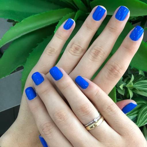 Manicure e Pedicure por Lari Pires Beleza e Estética