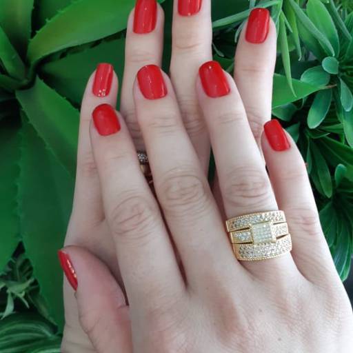 Manicure e Pedicure por Lari Pires Beleza e Estética