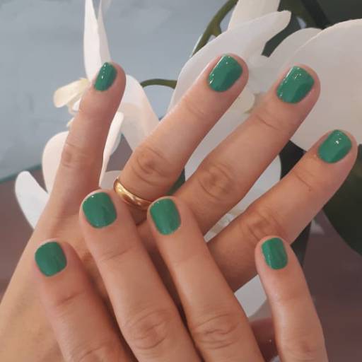 Manicure e Pedicure por Lari Pires Beleza e Estética