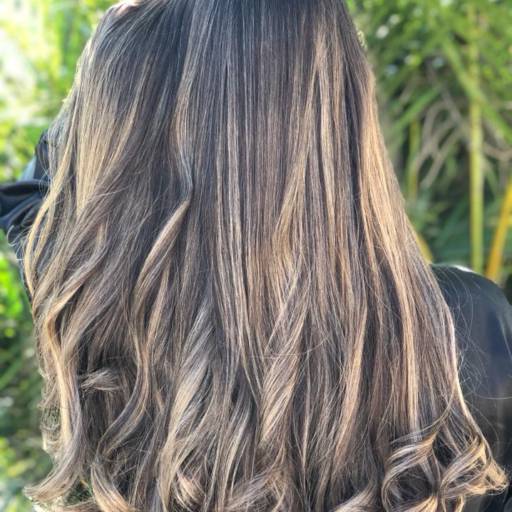 Morena Iluminada por Thais Bini Hair Stylist