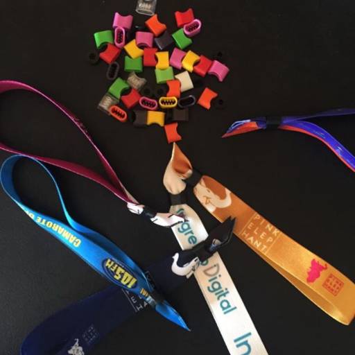 Pulseira de identificação de TECIDO com lacre plástico por AME Vip Impressos - Gráfica Rápida