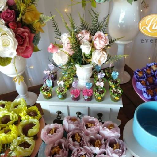 Comprar o produto de Flores Permanentes  em Tudo para Festas pela empresa Luci Eventos em Foz do Iguaçu, PR por Solutudo