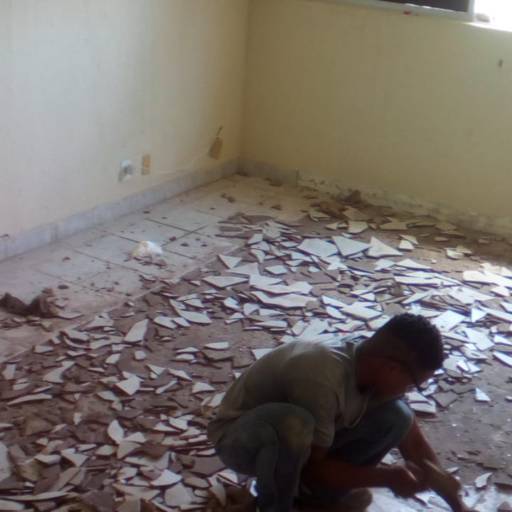 Demolições por A.J.R  Construções