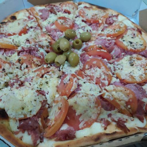 Comprar o produto de Pizza de calabresa com mussarela  em Pizzas pela empresa Mascote Restaurante e Pizzaria em Praia Grande, SP por Solutudo