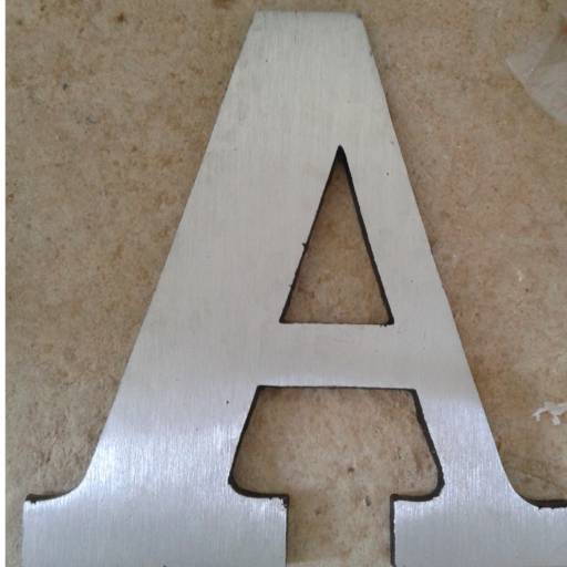 Letra de Alumínio Fundido por Sinalplaca