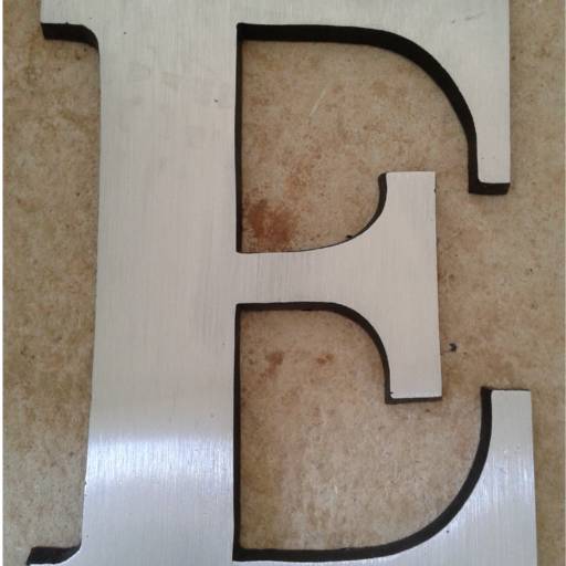 Letra de Alumínio Fundido por Sinalplaca