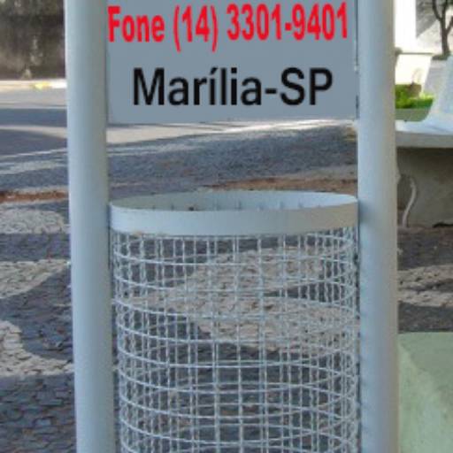 Lixeira com um cesto