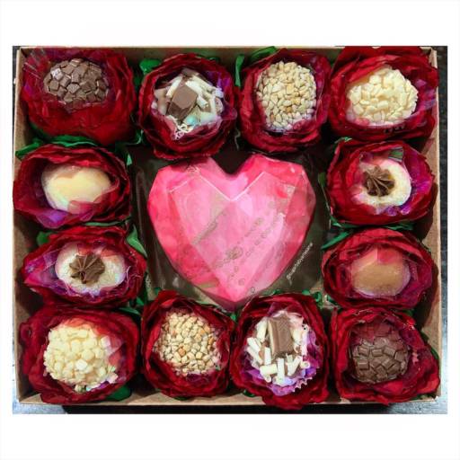 Kit 12 Brigadeiros Gourmet + 01 Coração Lapidado por Sugar Baby Confeitaria Artesanal