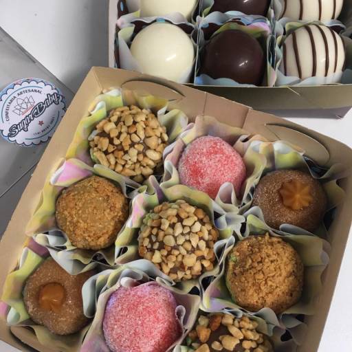 Caixinha com Doces Gourmet por Sugar Baby Confeitaria Artesanal