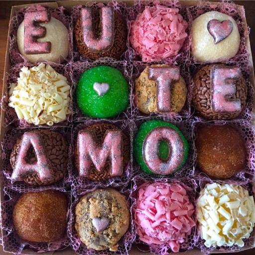 Caixinha com Doces Gourmet por Sugar Baby Confeitaria Artesanal