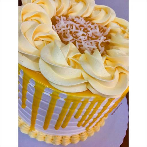 Drip Cake por Sugar Baby Confeitaria Artesanal