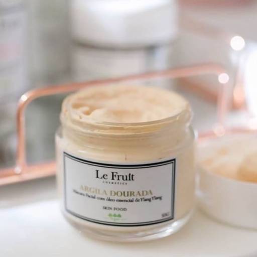 Máscara Facial de Argila Dourada com óleo essencial de Ylang Ylang por Mônika Pasquarelli Cosméticos