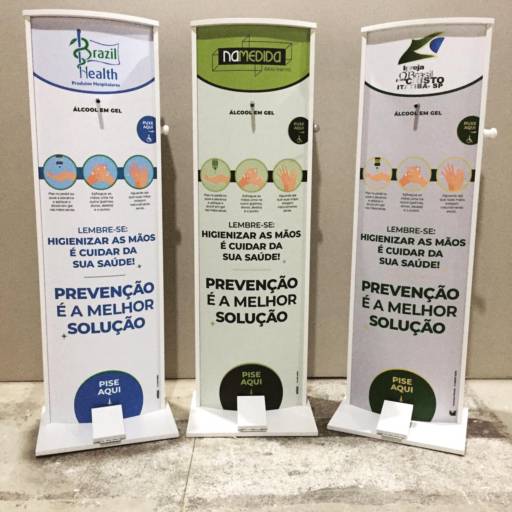 Totem para Aplicação de álcool em gel nas lojas