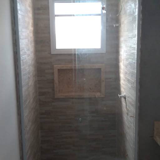 Comprar o produto de Box de vidro incolor do piso ao teto com kit tradicional para banheiro em Box para Banheiro pela empresa Vidraçaria 3D  em Jundiaí, SP por Solutudo