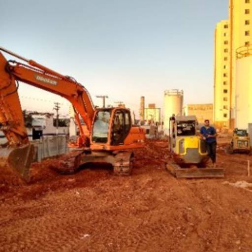Limpeza de Área por Nevves Aluguel De Maquinas Pesadas Ltda