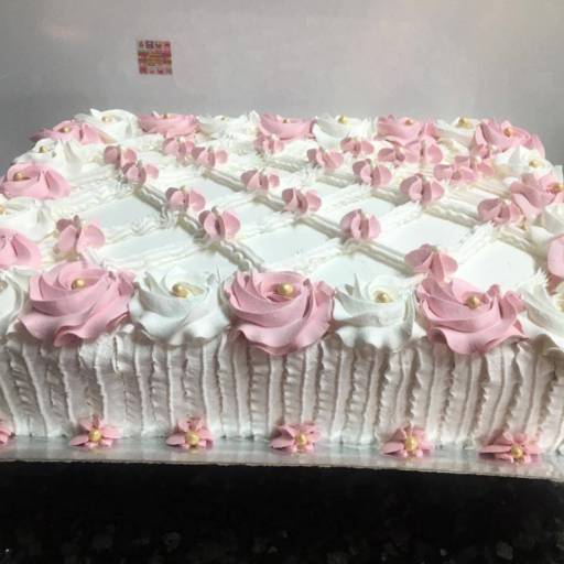 Bolo de ninho com morango por Delícias Demarchi