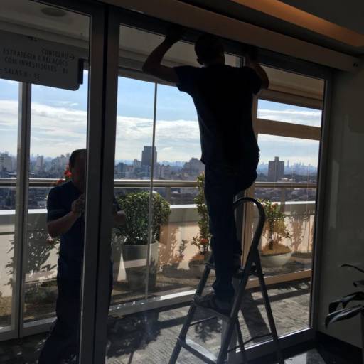 Instalação e Manutenção de Portas de Vidro