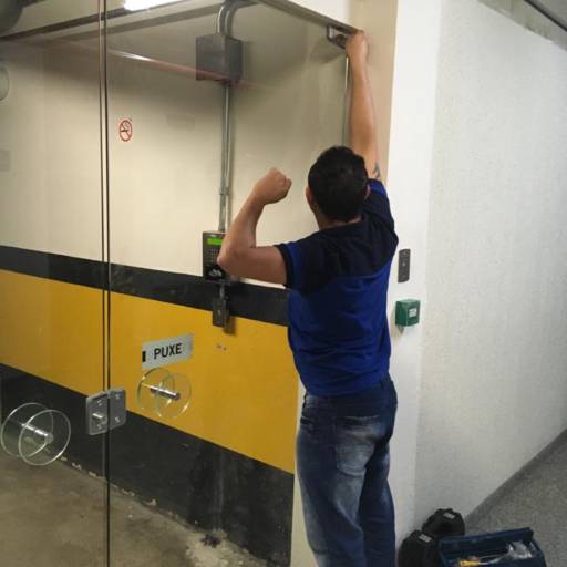 Instalação e Manutenção de Portas de Vidro por JRC Vidros