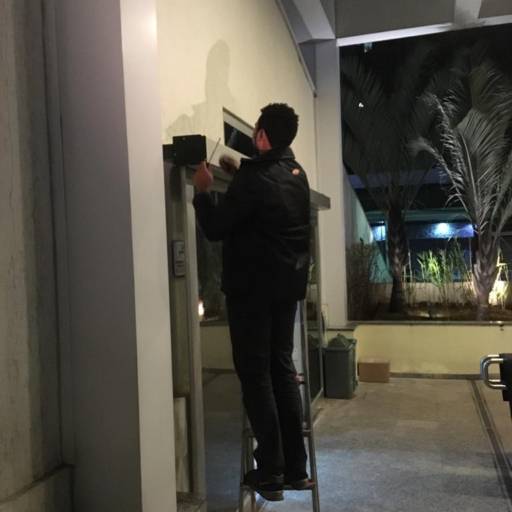 Instalação e Manutenção de Porta de Vidro Automática Deslizante por JRC Vidros