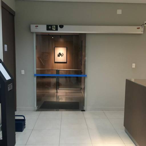 Instalação e Manutenção de Porta de Vidro Automática Deslizante