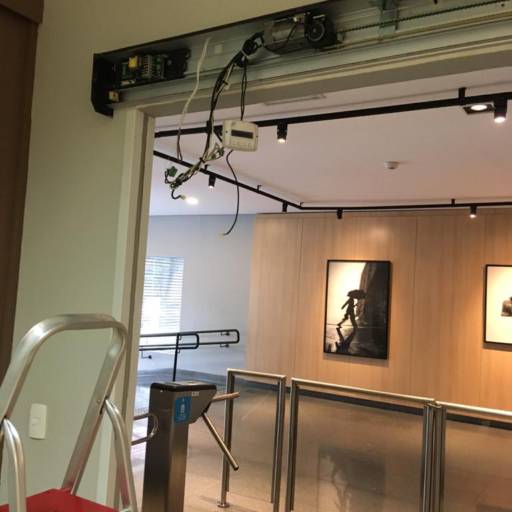 Instalação e Manutenção de Porta de Vidro Automática Deslizante por JRC Vidros