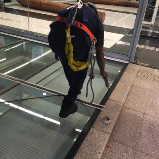 Instalação, Vedação e Troca de Vidros e Espelhos